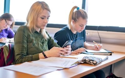 Alasan Mengapa Jurusan Komputerisasi Sangat Cocok Untuk Cewek